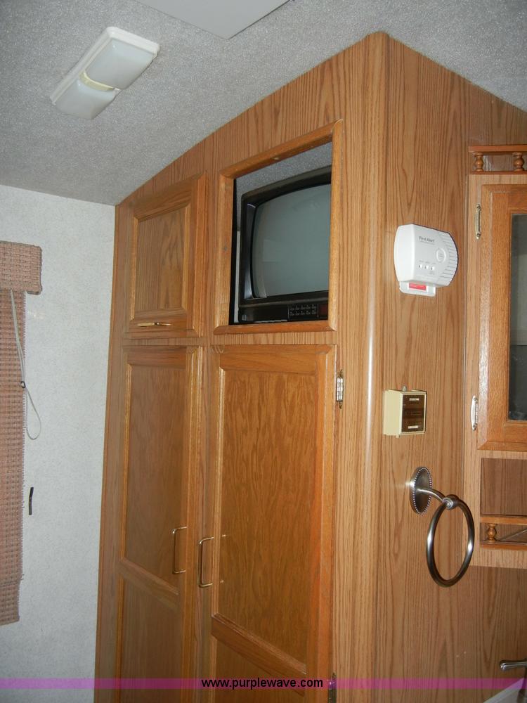 image for item C4291 1993 Chevrolet Fleetwood Bounder RV camper