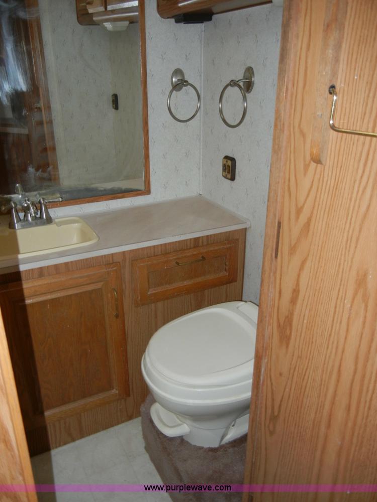 image for item C4291 1993 Chevrolet Fleetwood Bounder RV camper