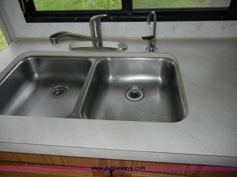 image for item C4291 1993 Chevrolet Fleetwood Bounder RV camper