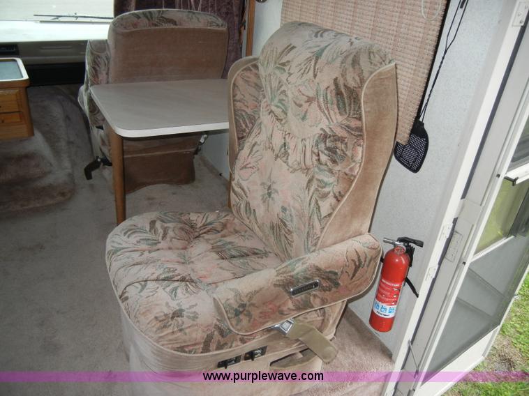 image for item C4291 1993 Chevrolet Fleetwood Bounder RV camper