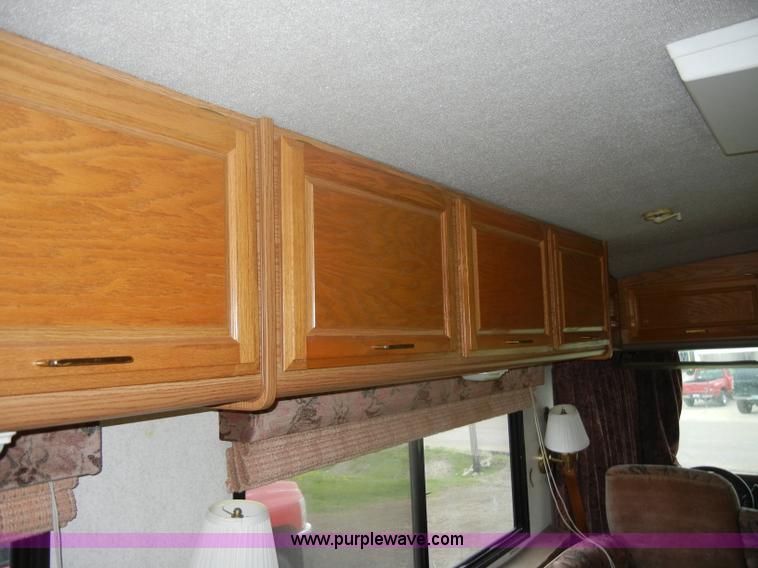 image for item C4291 1993 Chevrolet Fleetwood Bounder RV camper