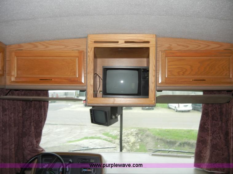 image for item C4291 1993 Chevrolet Fleetwood Bounder RV camper