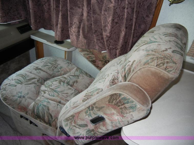 image for item C4291 1993 Chevrolet Fleetwood Bounder RV camper