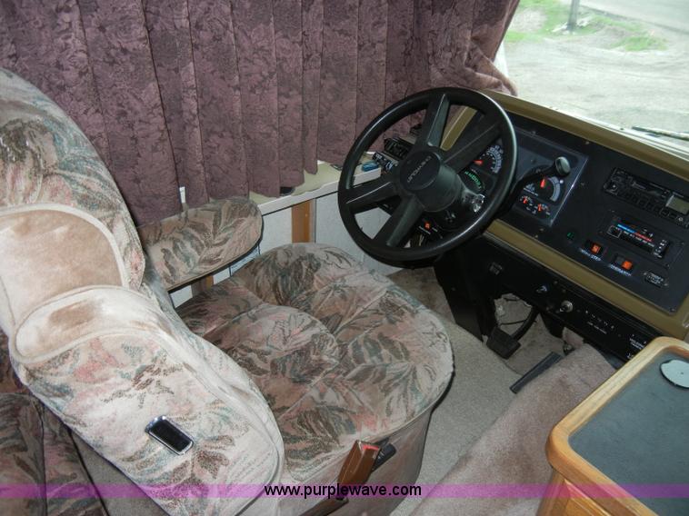 image for item C4291 1993 Chevrolet Fleetwood Bounder RV camper