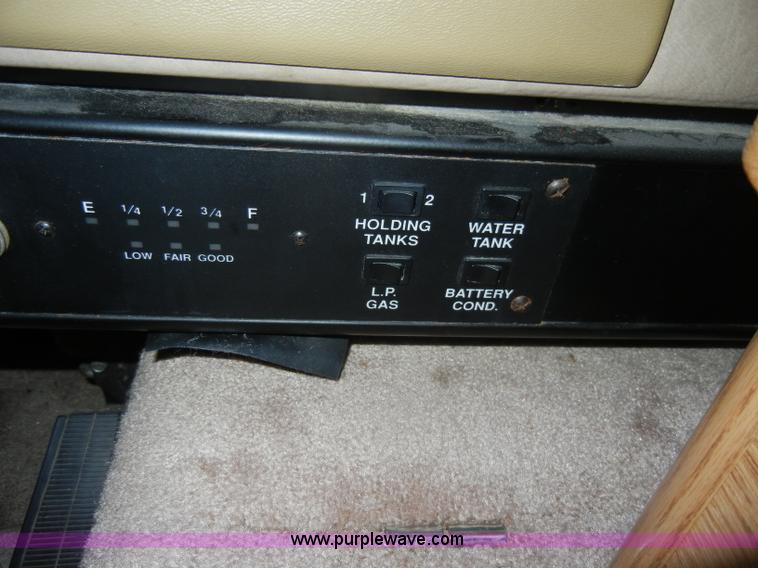 image for item C4291 1993 Chevrolet Fleetwood Bounder RV camper