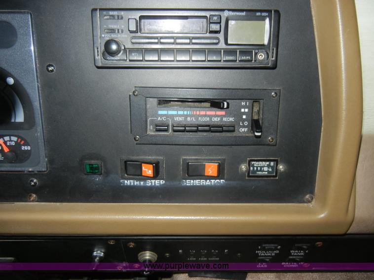 image for item C4291 1993 Chevrolet Fleetwood Bounder RV camper