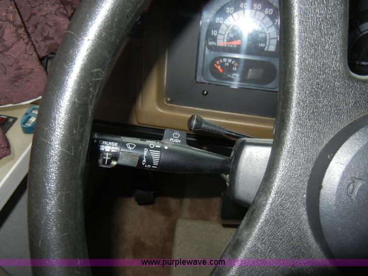 image for item C4291 1993 Chevrolet Fleetwood Bounder RV camper