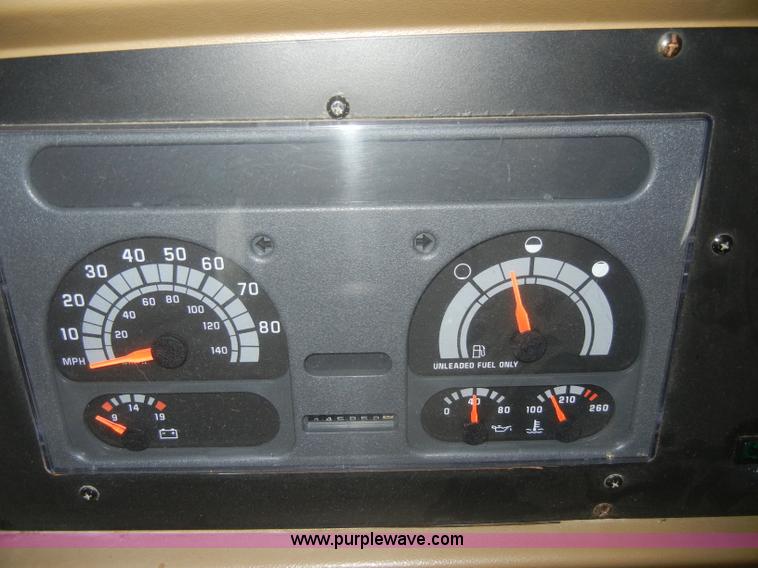 image for item C4291 1993 Chevrolet Fleetwood Bounder RV camper