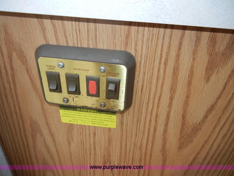 image for item C4291 1993 Chevrolet Fleetwood Bounder RV camper