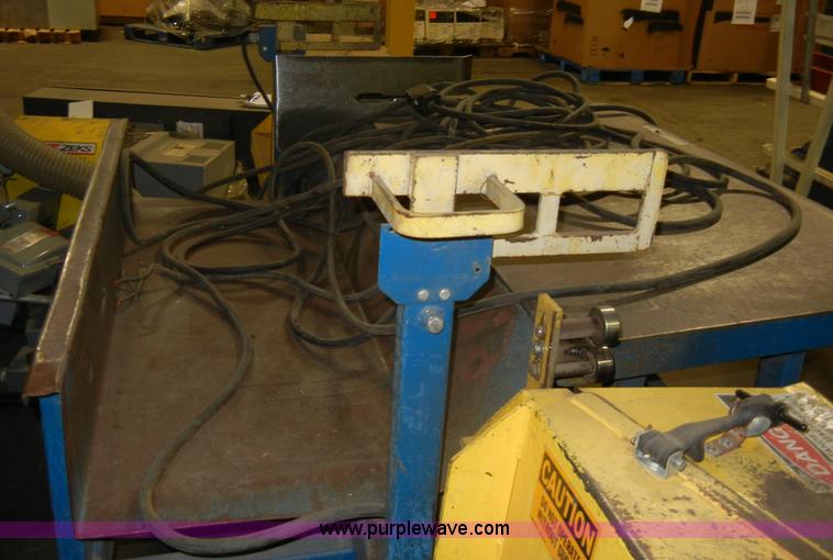 image for item C4293 Rippit pallet dismantling unit