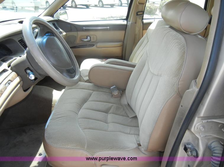image for item C4322 1997 Lincoln Town Car Executive