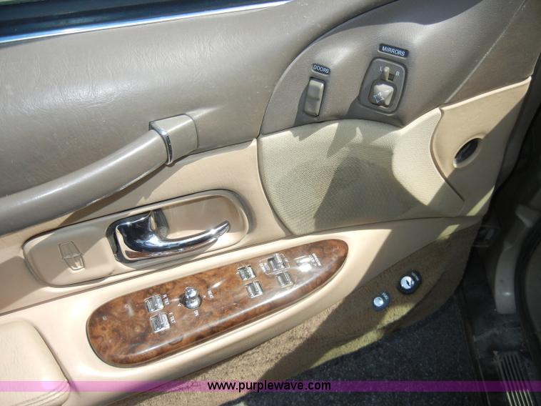 image for item C4322 1997 Lincoln Town Car Executive
