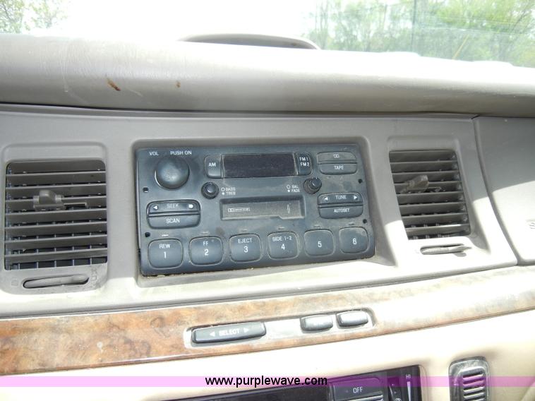 image for item C4322 1997 Lincoln Town Car Executive
