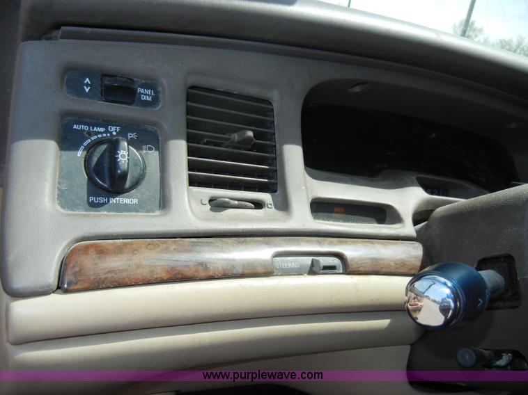 image for item C4322 1997 Lincoln Town Car Executive