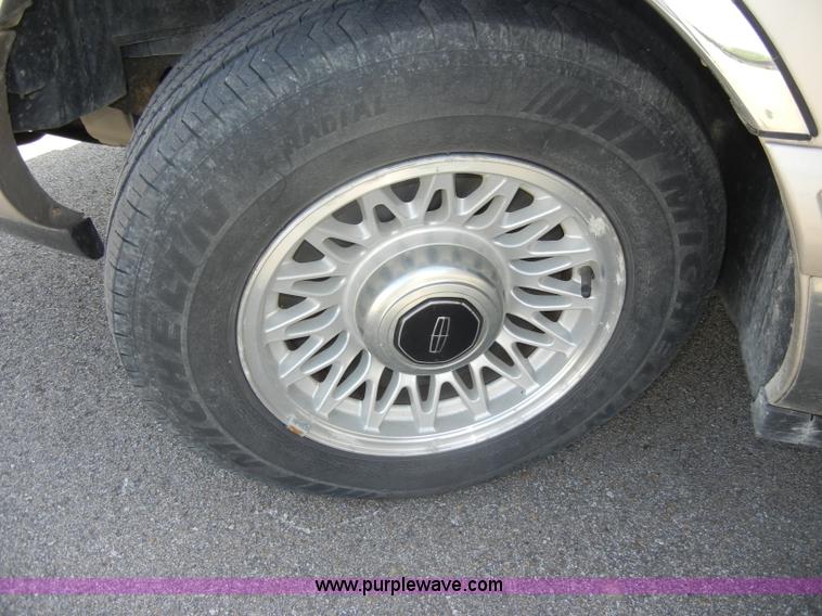 image for item C4322 1997 Lincoln Town Car Executive