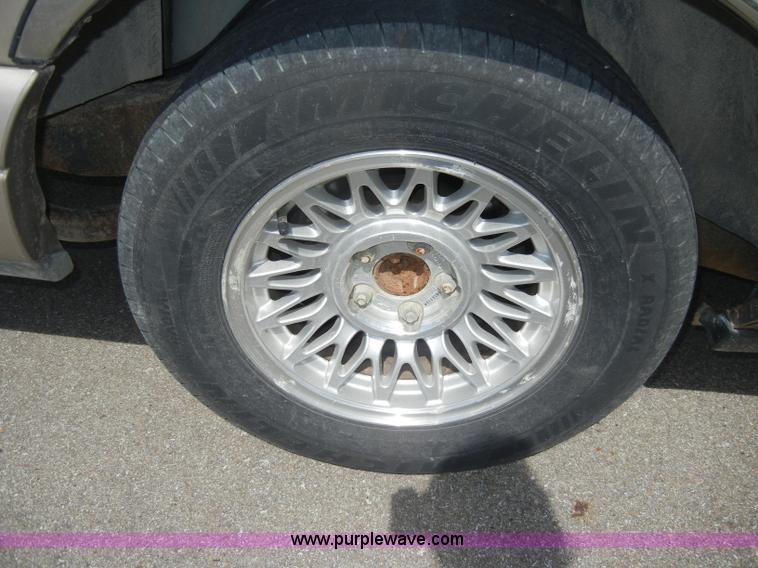 image for item C4322 1997 Lincoln Town Car Executive