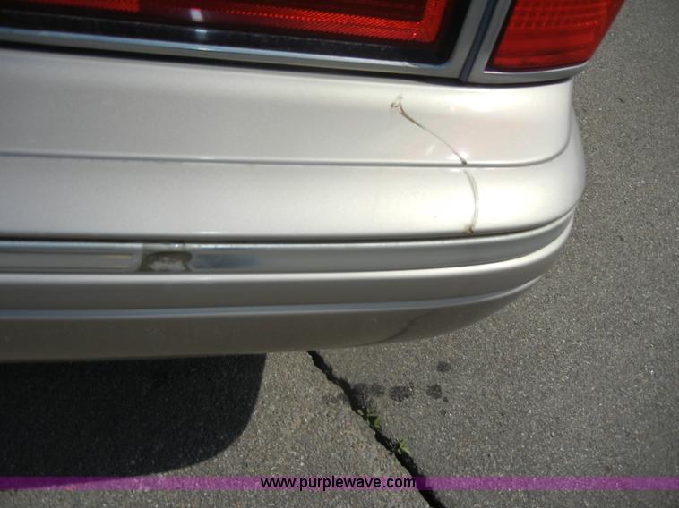image for item C4322 1997 Lincoln Town Car Executive