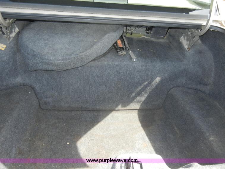 image for item C4322 1997 Lincoln Town Car Executive