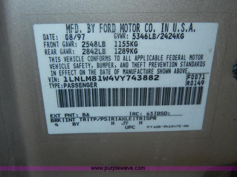 image for item C4322 1997 Lincoln Town Car Executive