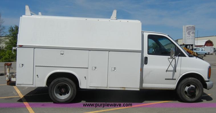 image for item C4323 2001 GMC G3500 utility van