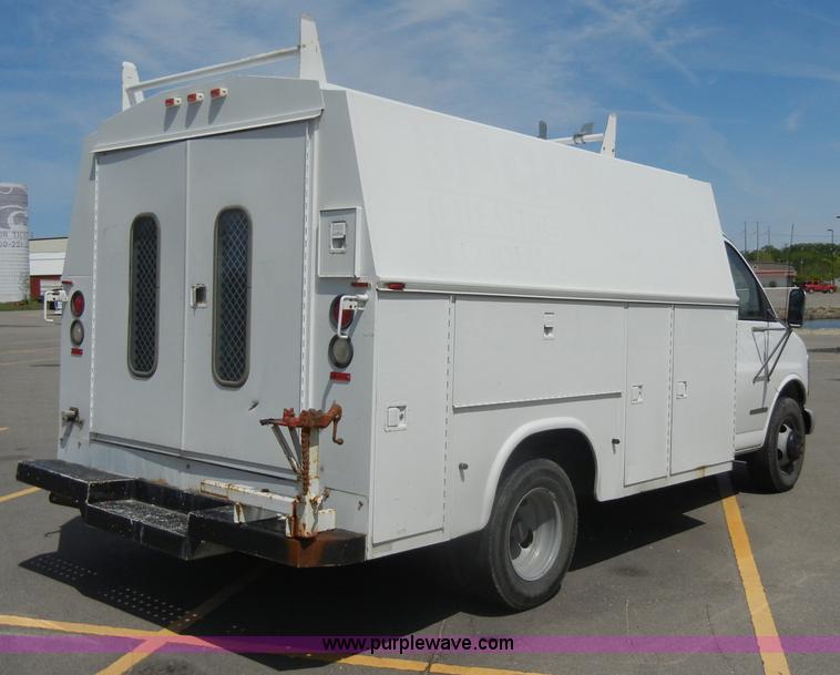 image for item C4323 2001 GMC G3500 utility van