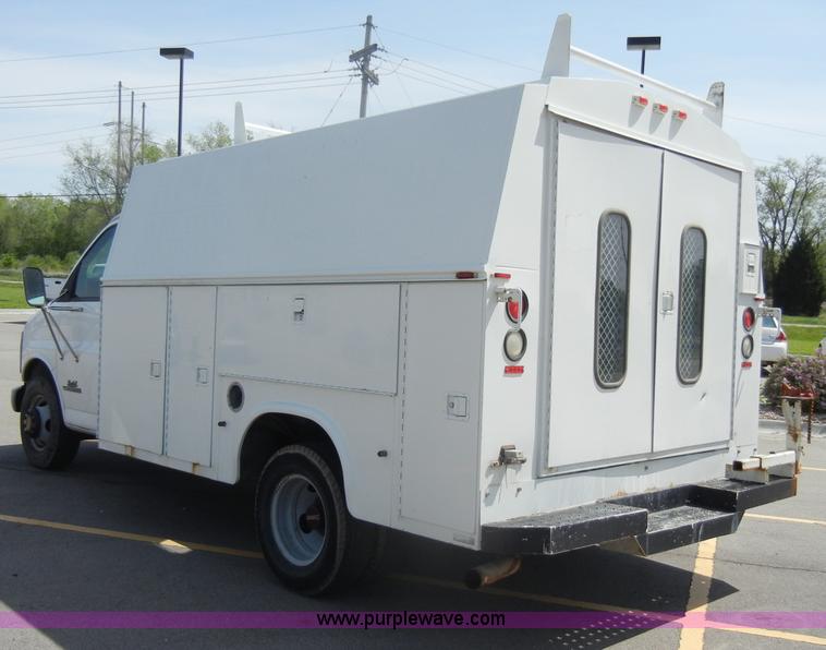 image for item C4323 2001 GMC G3500 utility van