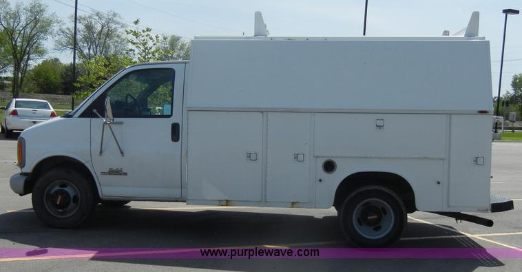 image for item C4323 2001 GMC G3500 utility van