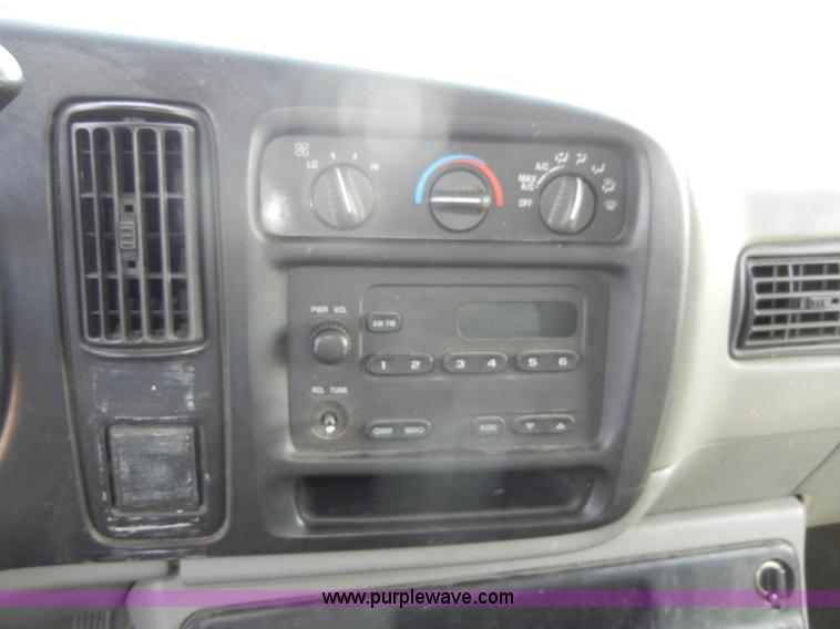 image for item C4323 2001 GMC G3500 utility van