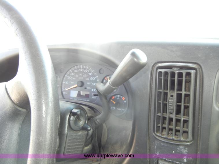 image for item C4323 2001 GMC G3500 utility van