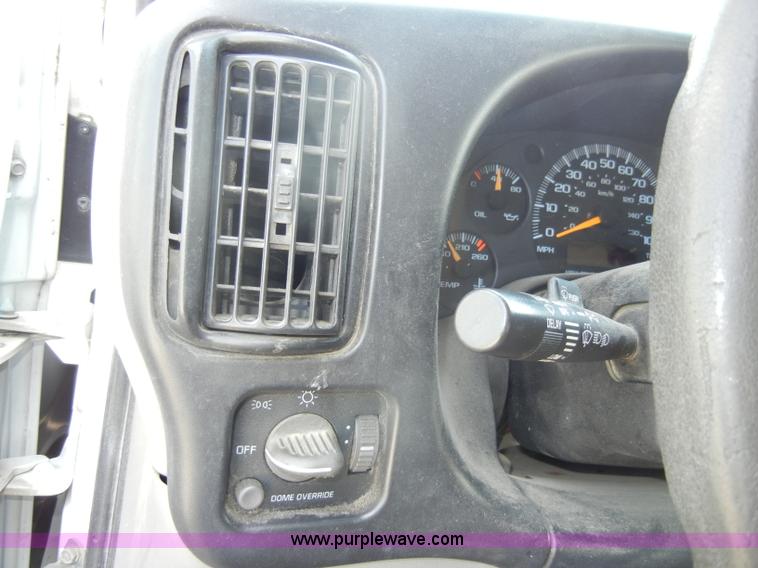 image for item C4323 2001 GMC G3500 utility van