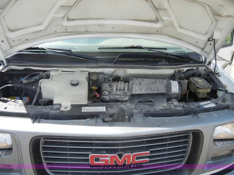 image for item C4323 2001 GMC G3500 utility van