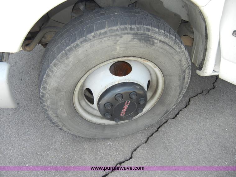 image for item C4323 2001 GMC G3500 utility van