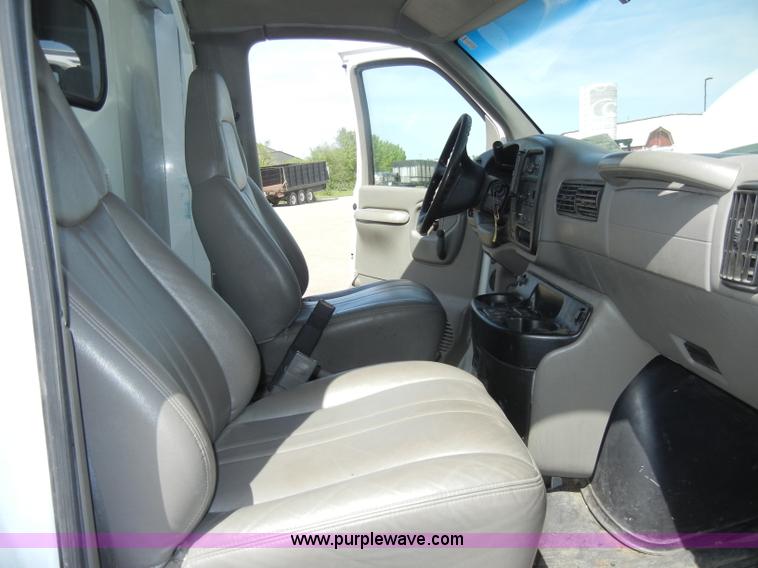 image for item C4323 2001 GMC G3500 utility van