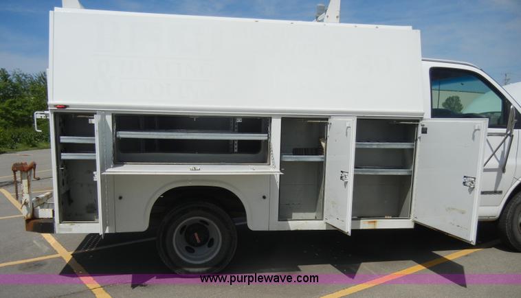 image for item C4323 2001 GMC G3500 utility van