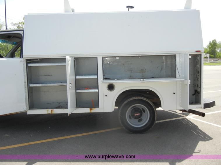 image for item C4323 2001 GMC G3500 utility van