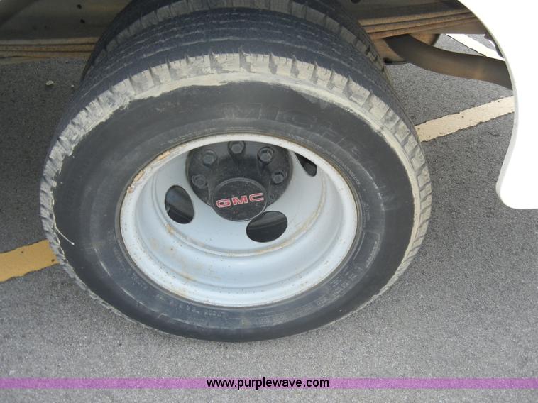 image for item C4323 2001 GMC G3500 utility van