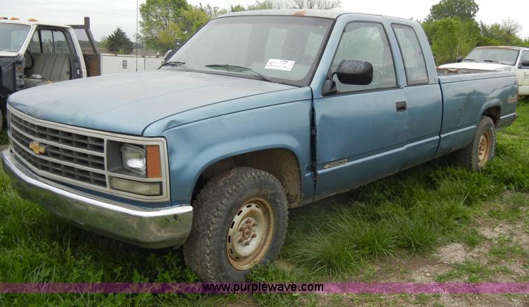 image for item C4457 1988 Chevrolet K2500 Cheyenne extended cab pickup truck