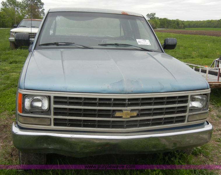 image for item C4457 1988 Chevrolet K2500 Cheyenne extended cab pickup truck