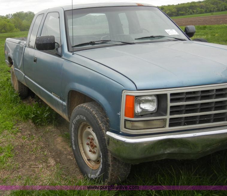 image for item C4457 1988 Chevrolet K2500 Cheyenne extended cab pickup truck