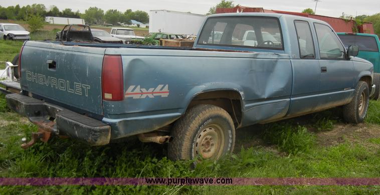 image for item C4457 1988 Chevrolet K2500 Cheyenne extended cab pickup truck