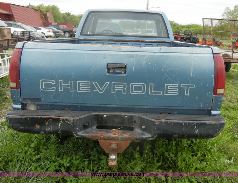 image for item C4457 1988 Chevrolet K2500 Cheyenne extended cab pickup truck