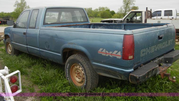 image for item C4457 1988 Chevrolet K2500 Cheyenne extended cab pickup truck