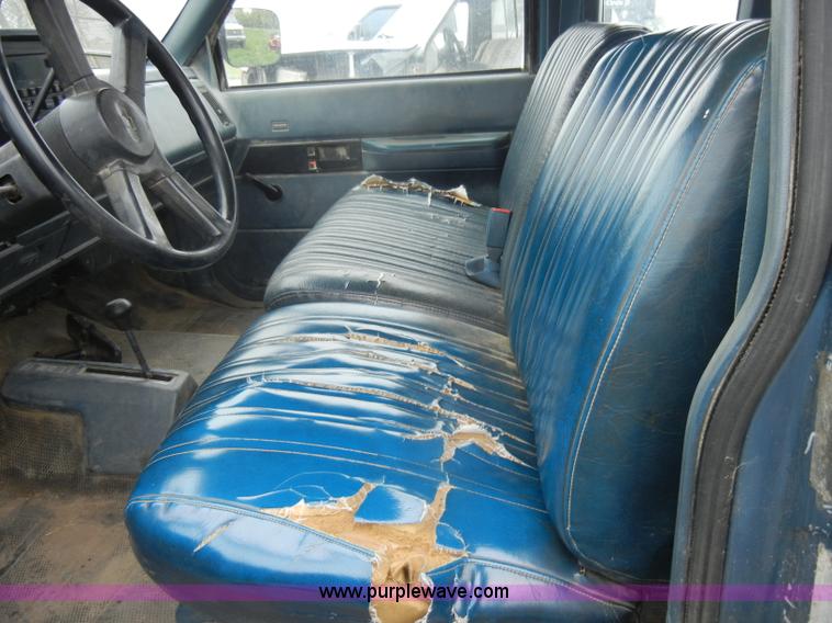 image for item C4457 1988 Chevrolet K2500 Cheyenne extended cab pickup truck