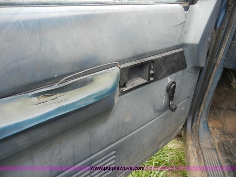 image for item C4457 1988 Chevrolet K2500 Cheyenne extended cab pickup truck