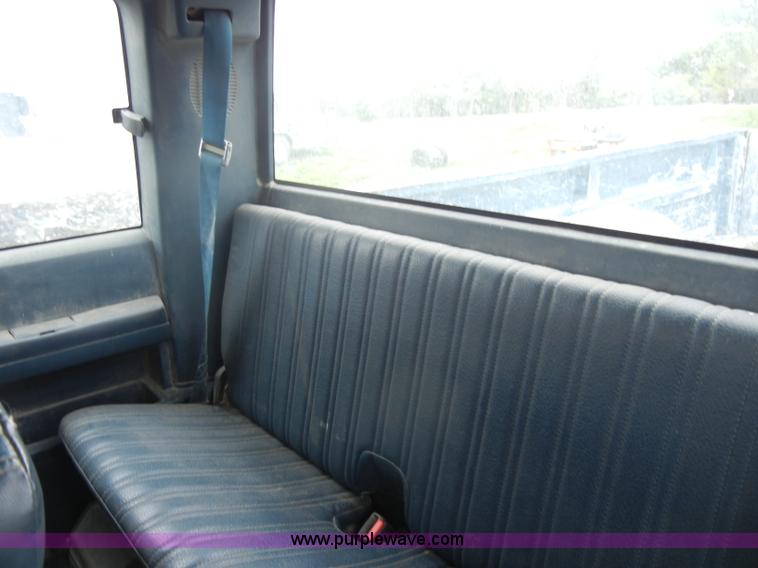 image for item C4457 1988 Chevrolet K2500 Cheyenne extended cab pickup truck