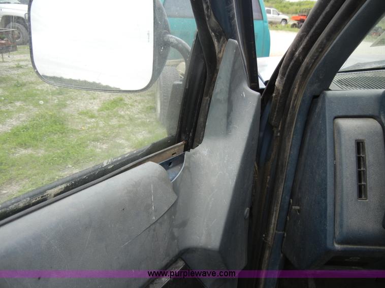 image for item C4457 1988 Chevrolet K2500 Cheyenne extended cab pickup truck