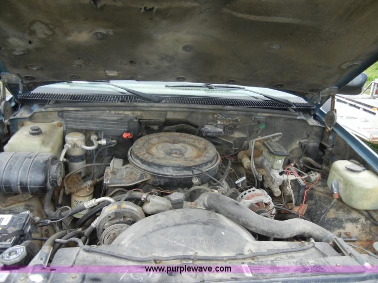 image for item C4457 1988 Chevrolet K2500 Cheyenne extended cab pickup truck