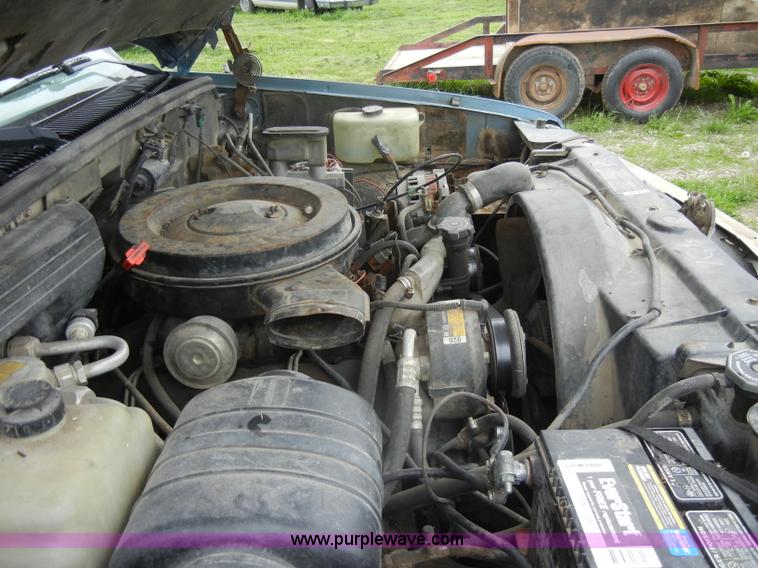 image for item C4457 1988 Chevrolet K2500 Cheyenne extended cab pickup truck