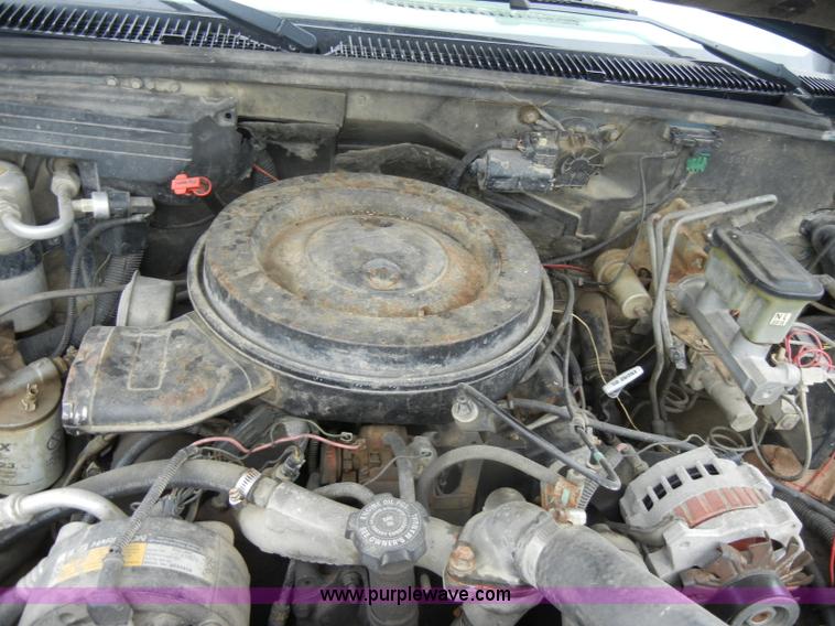 image for item C4457 1988 Chevrolet K2500 Cheyenne extended cab pickup truck