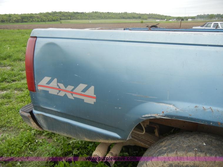 image for item C4457 1988 Chevrolet K2500 Cheyenne extended cab pickup truck